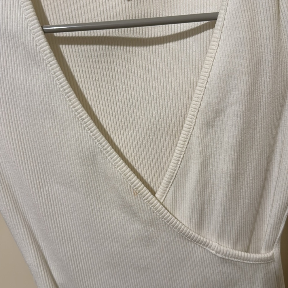 Structured deep v-neck - Picture 3 of 3